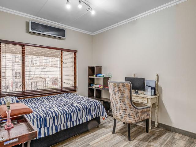 3 Bedroom Townhouse For Sale in Glenvista