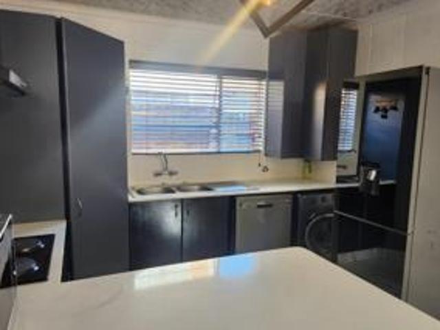 3 Bedroom Townhouse For Sale in Glen Marais