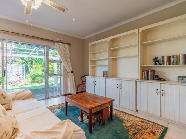 3 Bedroom Townhouse For Sale in Glenashley