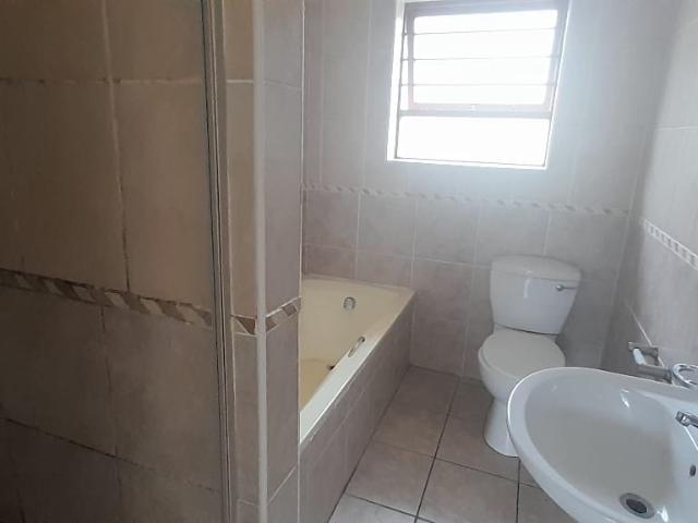 3 Bedroom Townhouse For Sale in Glenroy Park