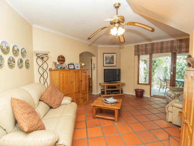 3 Bedroom Townhouse For Sale in Greenshields Park