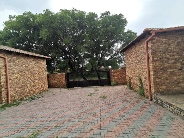 3 Bedroom Townhouse For Sale in Grootvlei
