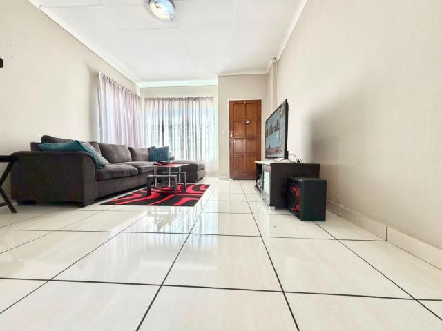 3 Bedroom Townhouse For Sale in Groblerpark