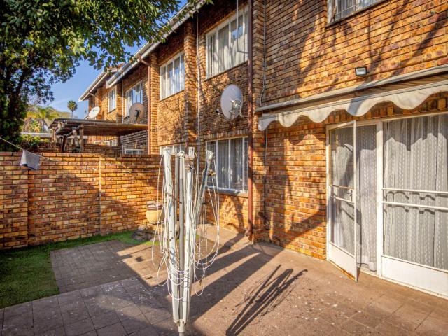 3 Bedroom Townhouse For Sale in Halfway House