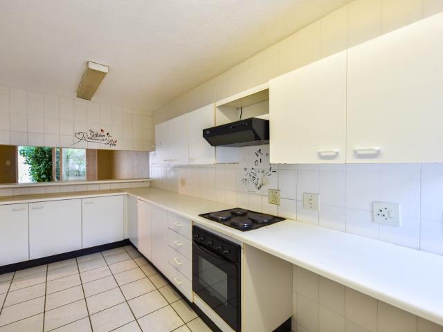 3 Bedroom Townhouse For Sale in Hatfield