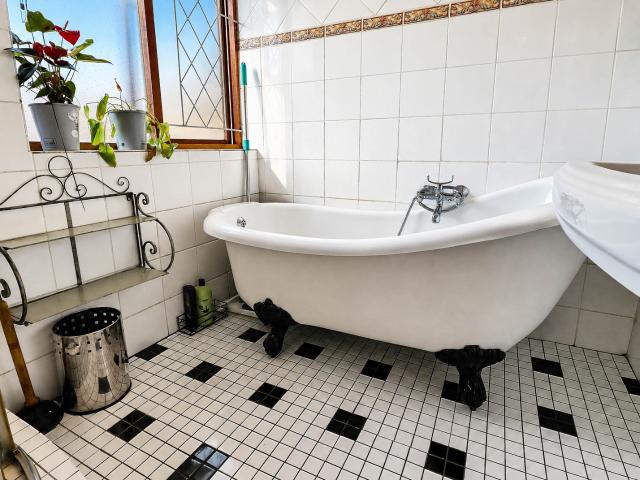 3 Bedroom Townhouse For Sale in Hennopspark