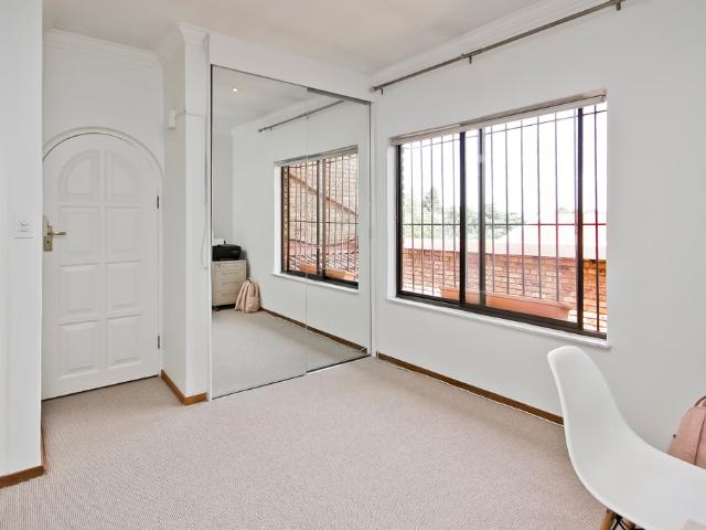3 Bedroom Townhouse For Sale in Illovo