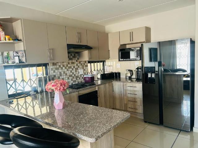 3 Bedroom Townhouse For Sale in Jackaroo AH