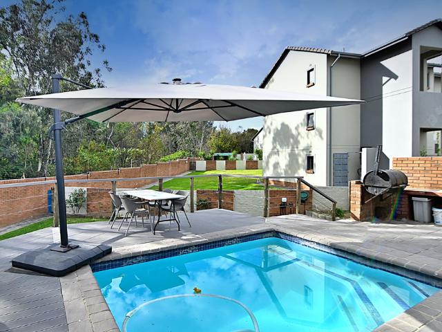 3 Bedroom Townhouse For Sale in Kyalami Hills