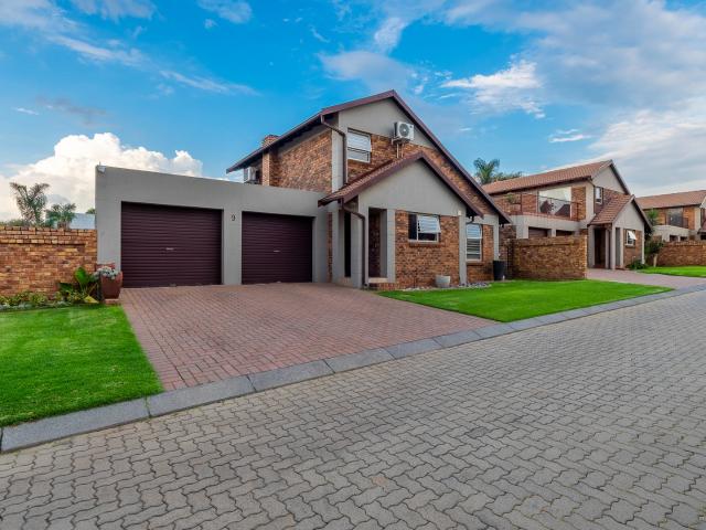 3 Bedroom Townhouse For Sale in Kempton Park Ext 4