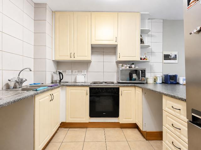 3 Bedroom Townhouse For Sale in Lyttelton Manor