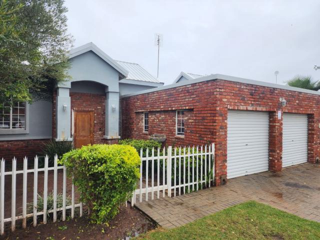 3 Bedroom Townhouse For Sale in La Hoff