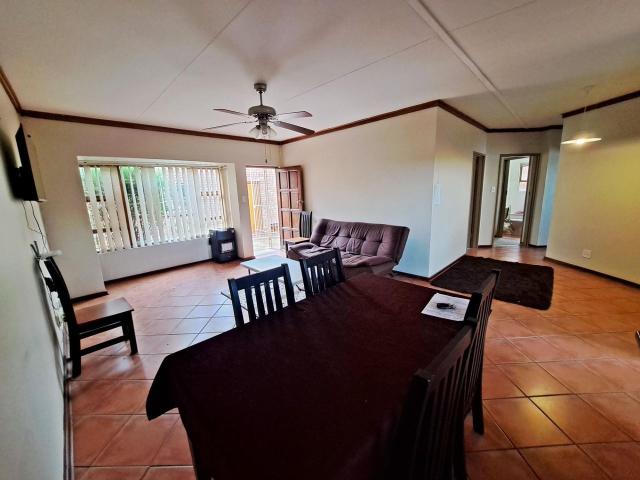 3 Bedroom Townhouse For Sale in Langenhovenpark