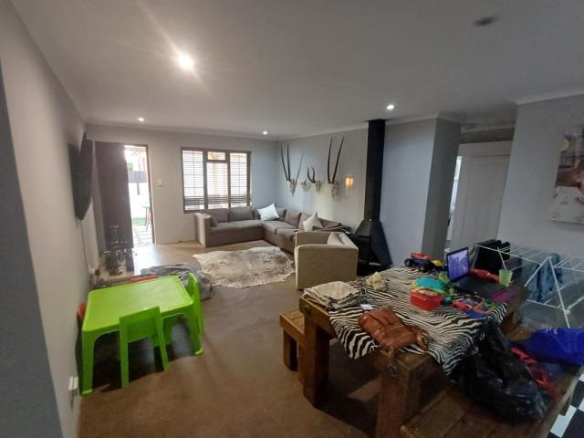 3 Bedroom Townhouse For Sale in Langenhovenpark
