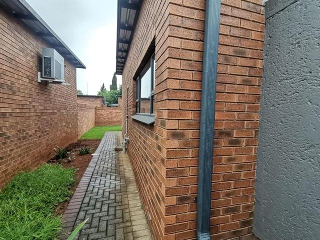 3 Bedroom Townhouse For Sale in Langenhovenpark