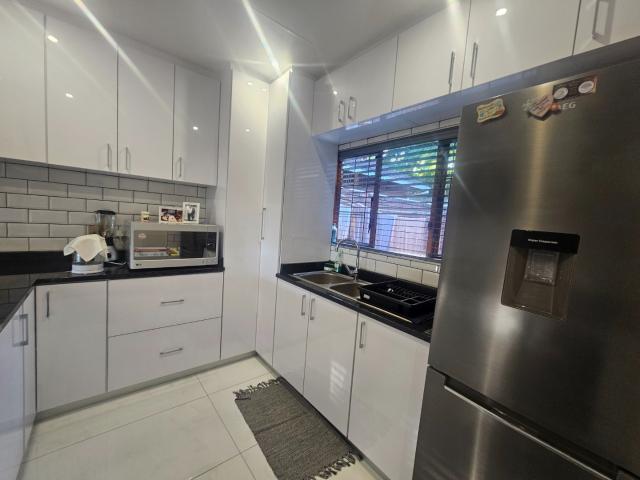 3 Bedroom Townhouse For Sale in Lincoln Meade