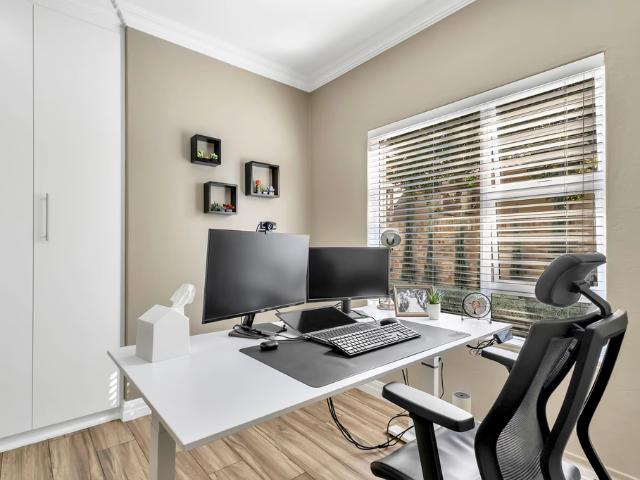 3 Bedroom Townhouse For Sale in Linden