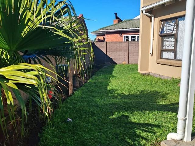 3 Bedroom Townhouse For Sale in Lorraine