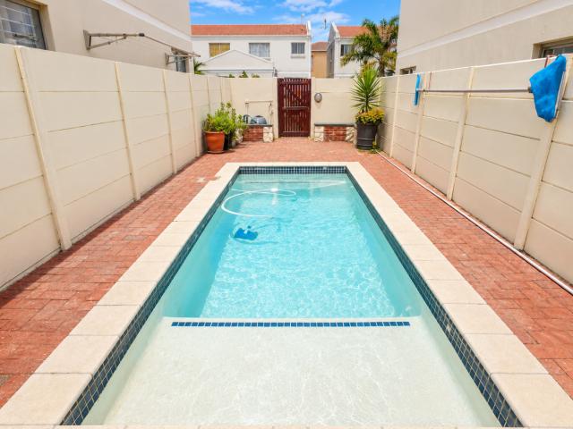 3 Bedroom Townhouse For Sale in Parklands