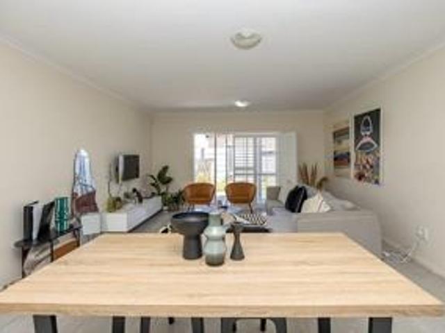 3 Bedroom Townhouse For Sale in Parklands