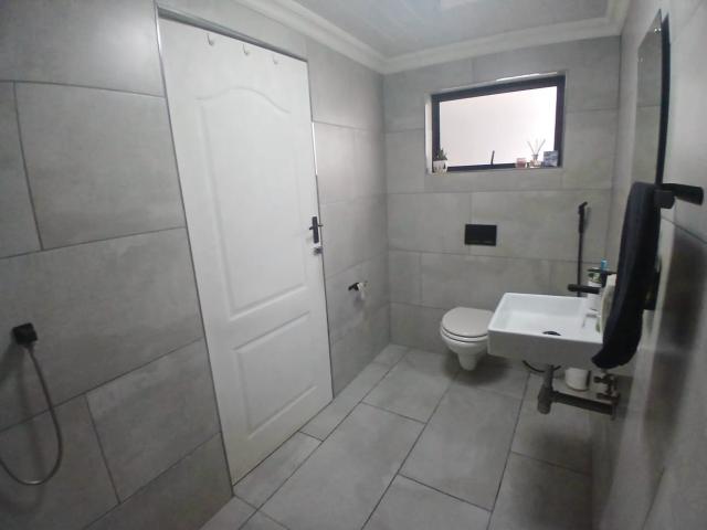 3 Bedroom Townhouse For Sale in Pelican Park
