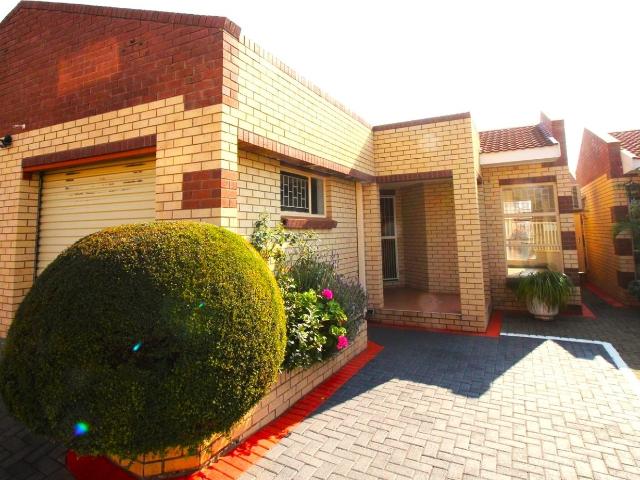 3 Bedroom Townhouse For Sale in Pentagon Park