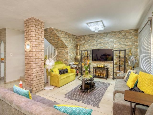 3 Bedroom Townhouse For Sale in Pinetown Central