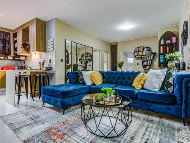 3 Bedroom Townhouse For Sale in Pomona