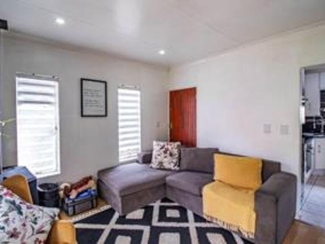 3 Bedroom Townhouse For Sale in Ridgeway
