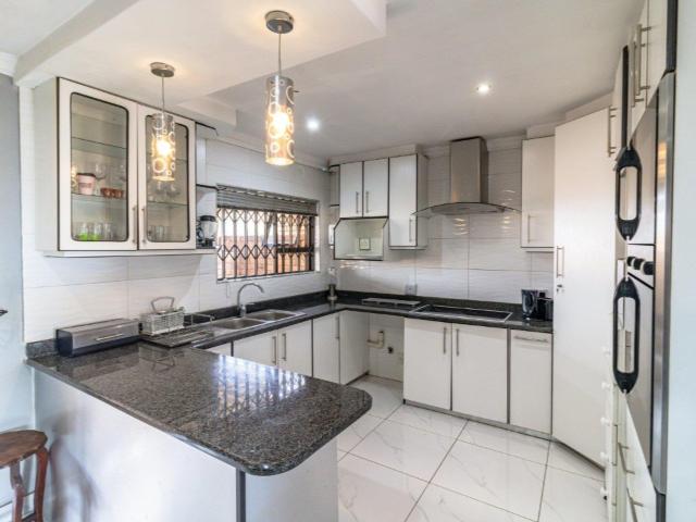 3 Bedroom Townhouse For Sale in Ridgeway