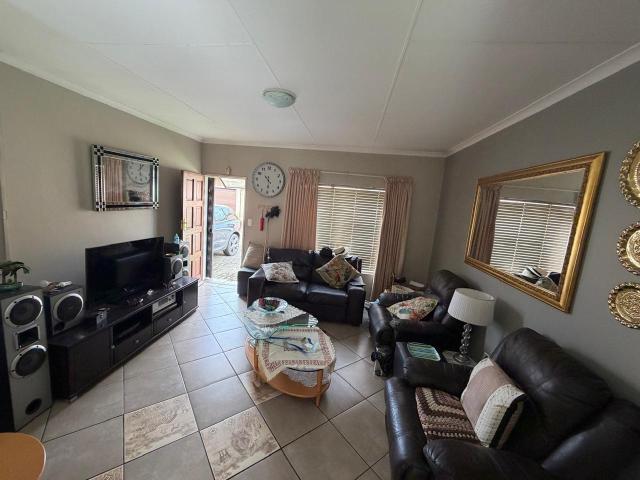 3 Bedroom Townhouse For Sale in Riversdale