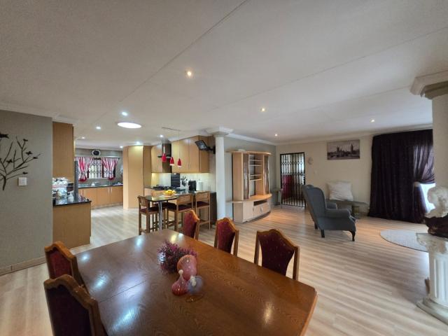 3 Bedroom Townhouse For Sale in Riversdale