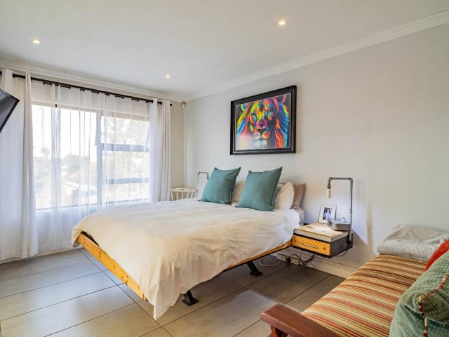 3 Bedroom Townhouse For Sale in Roodekrans