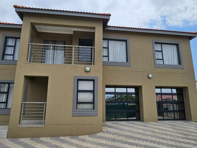 3 Bedroom Townhouse For Sale in Sterpark