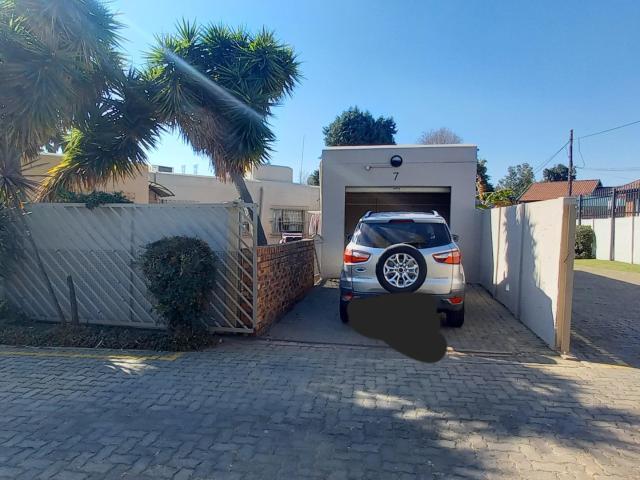 3 Bedroom Townhouse For Sale in Suideroord