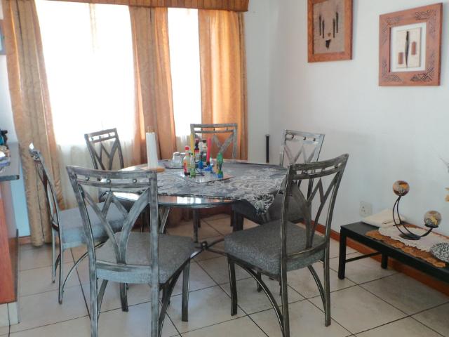 3 Bedroom Townhouse For Sale in Sunnyridge