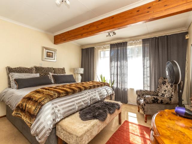 3 Bedroom Townhouse For Sale in Sundowner