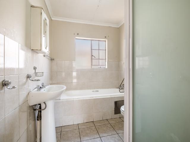 3 Bedroom Townhouse For Sale in Sundowner