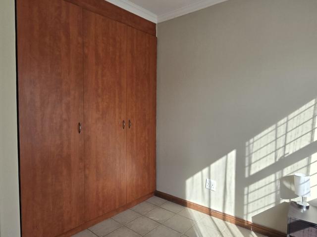 3 Bedroom Townhouse For Sale in Sinoville