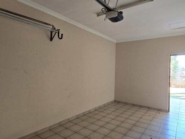 3 Bedroom Townhouse For Sale in Sinoville