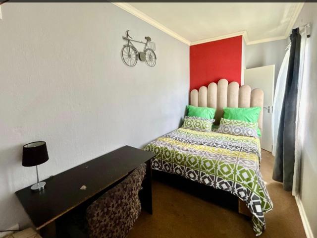 3 Bedroom Townhouse For Sale in Sonneveld