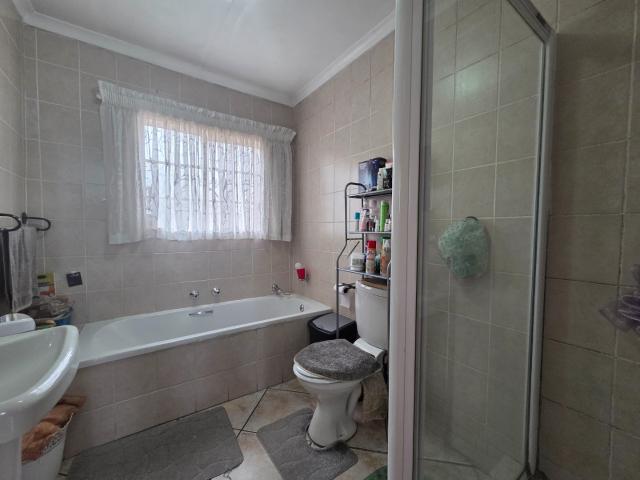 3 Bedroom Townhouse For Sale in South Crest