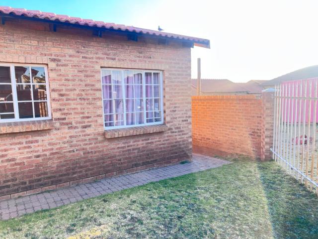 3 Bedroom Townhouse For Sale in Tasbet Park