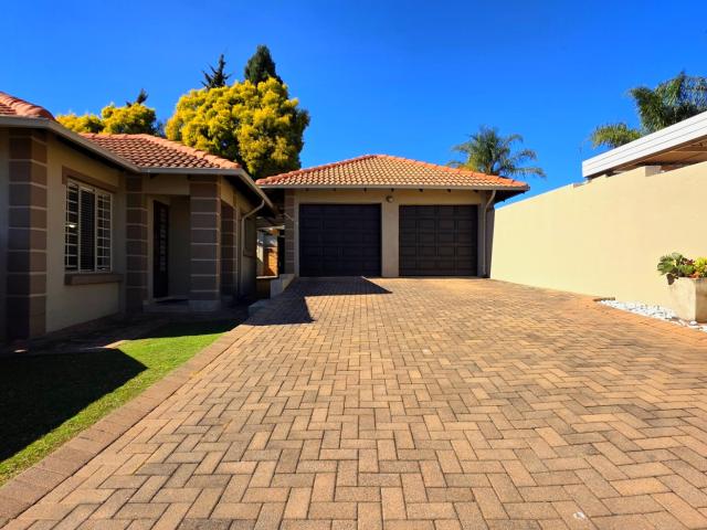 3 Bedroom Townhouse For Sale in The Wilds