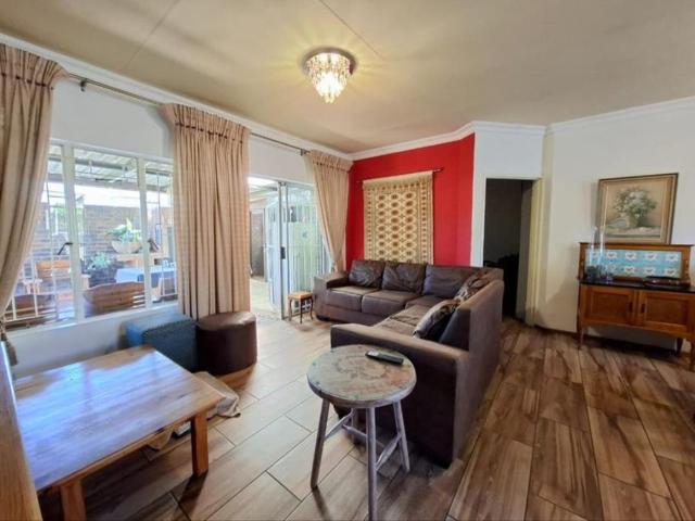3 Bedroom Townhouse For Sale in Three Rivers