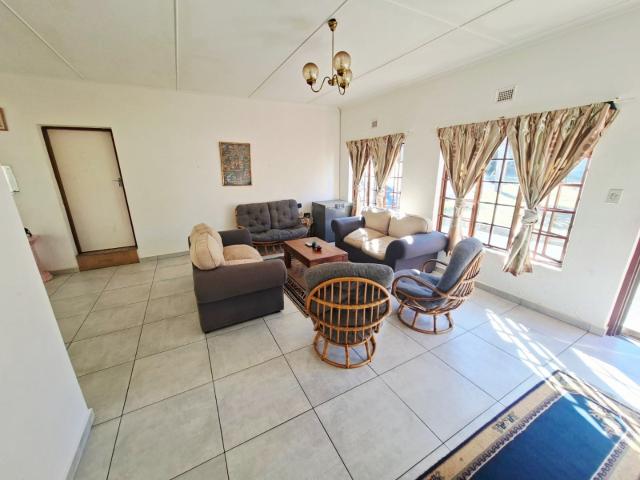 3 Bedroom Townhouse For Sale in Uvongo