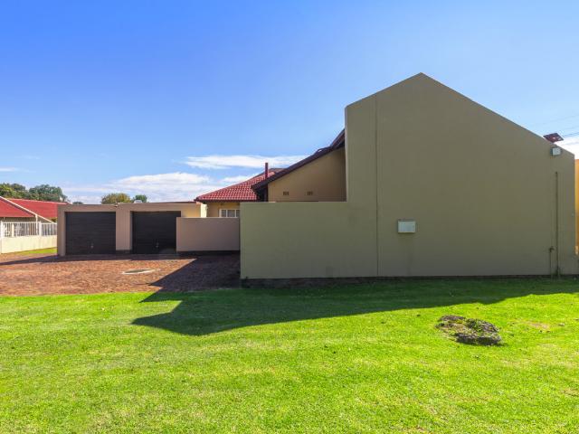 3 Bedroom Townhouse For Sale in Wychwood