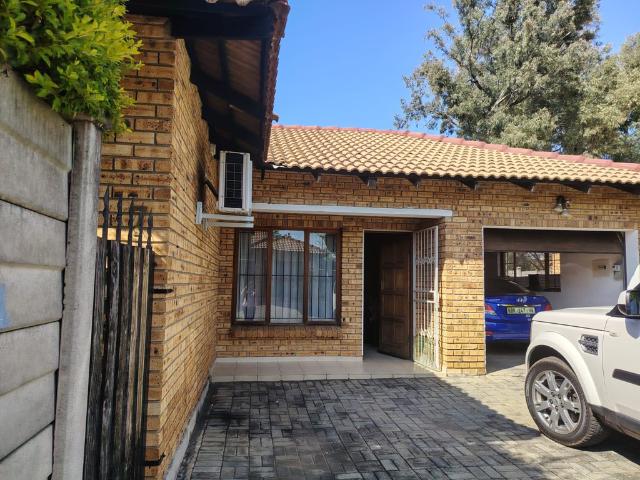 3 Bedroom Townhouse For Sale in Waterval East