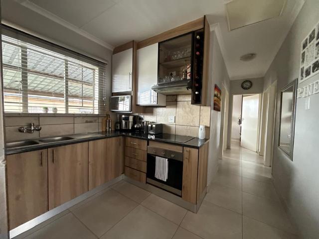 3 Bedroom Townhouse For Sale in Waterval East