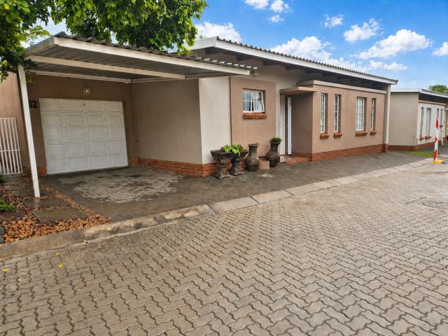 3 Bedroom Townhouse For Sale in Waterval East